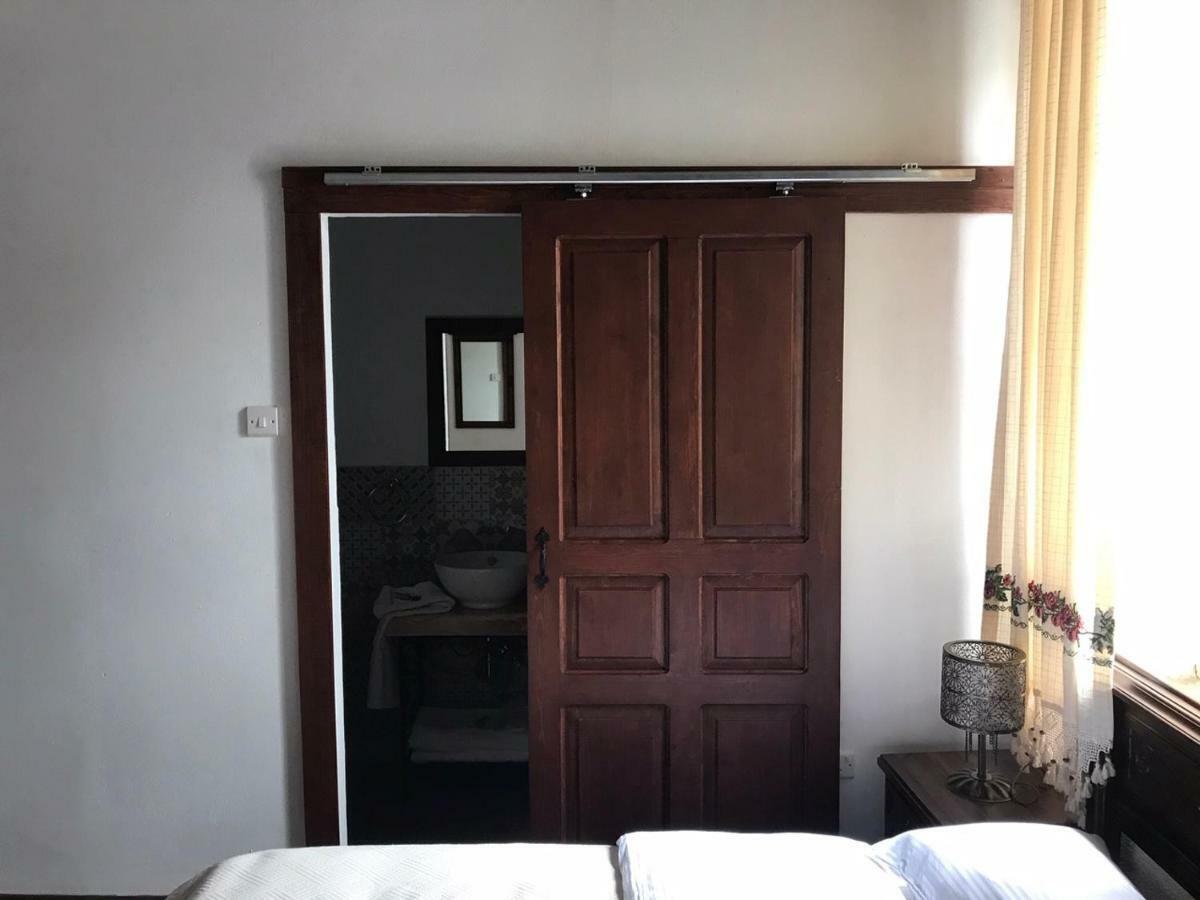 Palm Garden Guest House Никосия Экстерьер фото